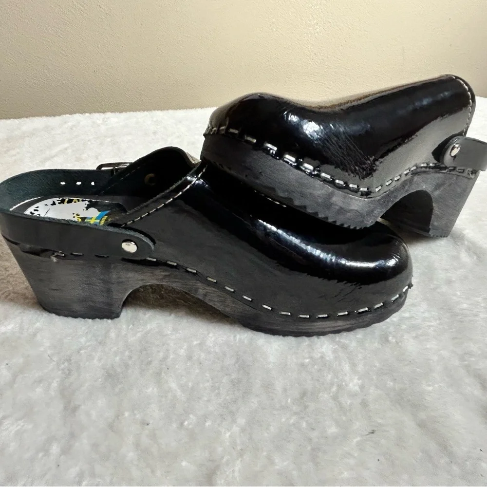 Torpatoffeln Girls Black Patent Leather Clogs Adjustable Strap Size 32 EU/1 US